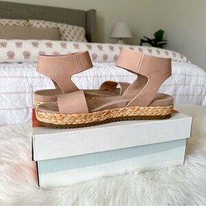 🌸 SOUL Naturalizer 🌸 Detail  Platform Ankle Strap Sandal 7.5M